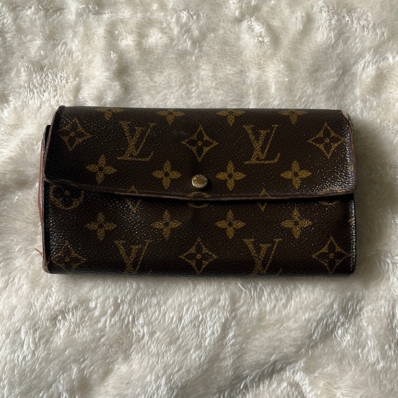 Authentic Louis Vuitton Sarah Wallet - pre-loved - Picture 1 of 16